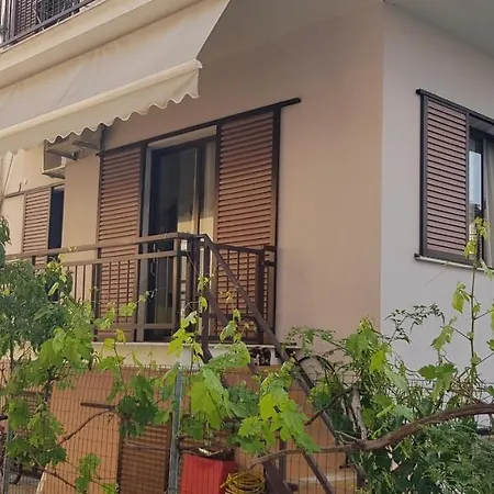 Nefeli House * 리메나스